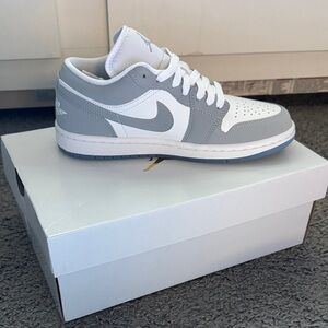 Nike Women's White and Gray Jordans